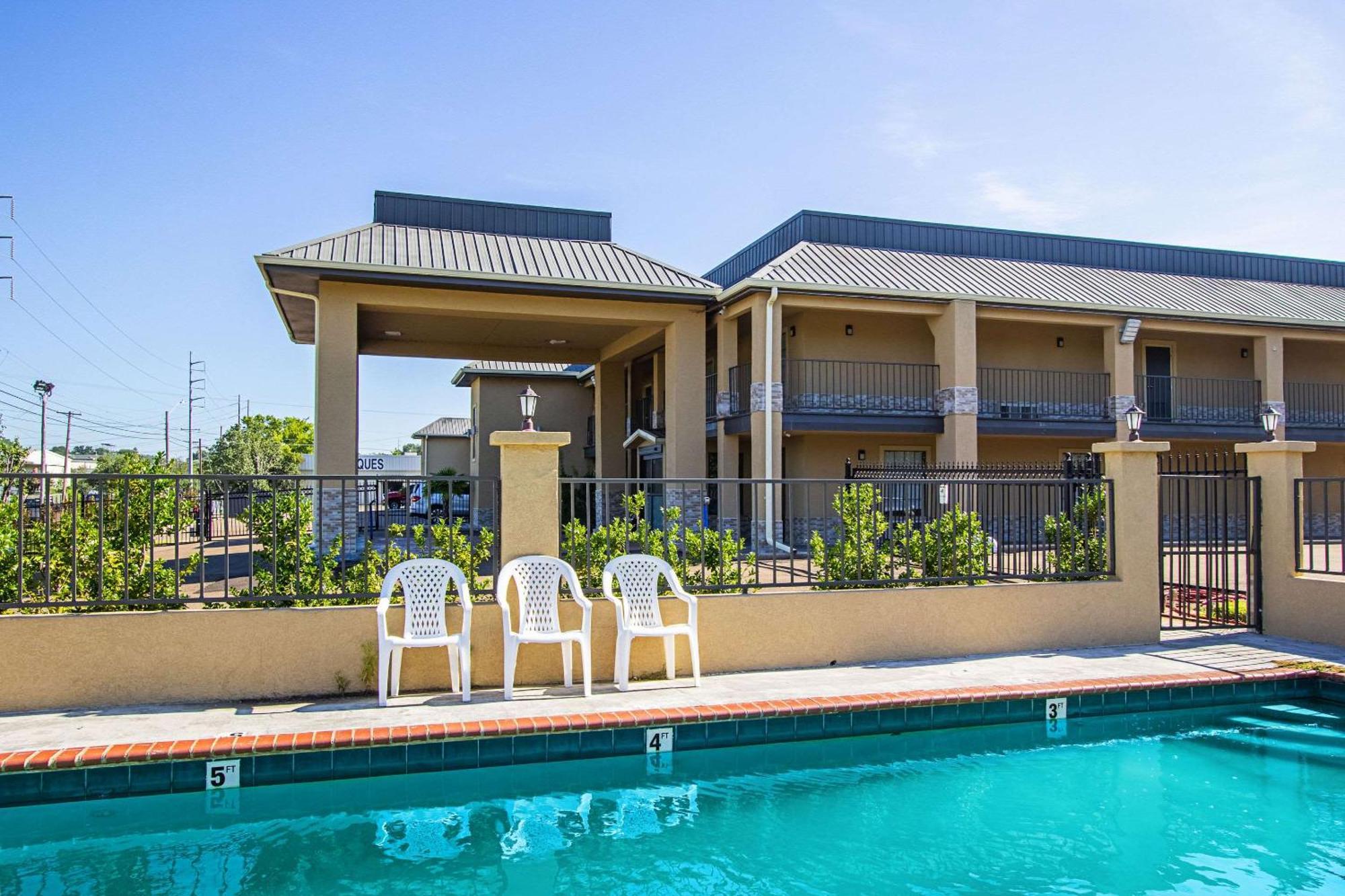 Super 8 By Wyndham Jackson Ms Exterior foto