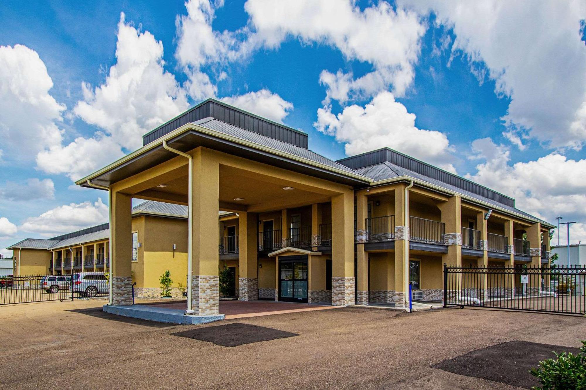 Super 8 By Wyndham Jackson Ms Exterior foto